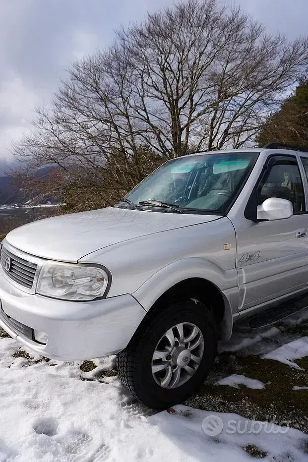 Usata Tata Safari 140 CV (102 kW) 2010 Grigio SUV