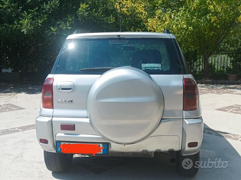 Usata Toyota RAV4 116 CV (85 kW) 2002 Grigio SUV