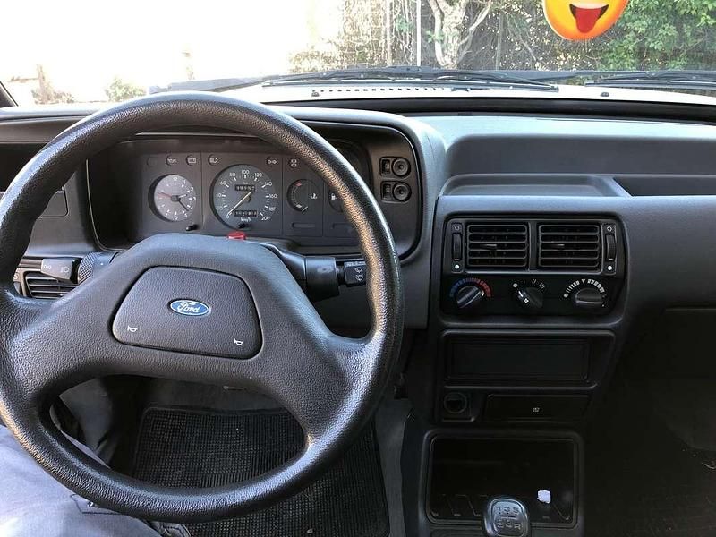 Usata Ford Escort 60 CV (44 kW) 1987 Grigio Berlina