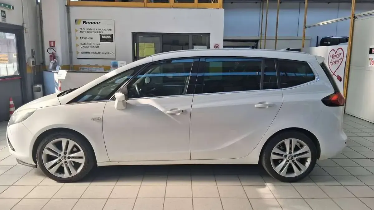 Usata Opel Zafira Tourer Cosmo 136 CV (100 kW) 2014 Bianco Monovolume