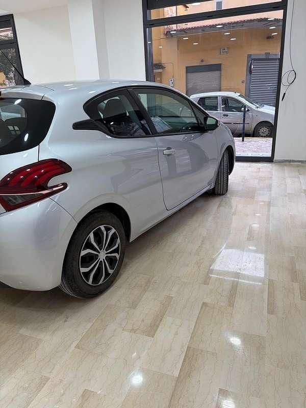 Usata Peugeot 208 Active 82 CV (60 kW) 2017 Utilitaria