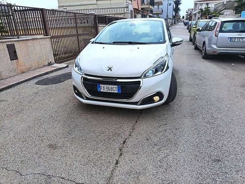 Usata Peugeot 208 Allure 102 CV (75 kW) 2019 Bianco Utilitaria