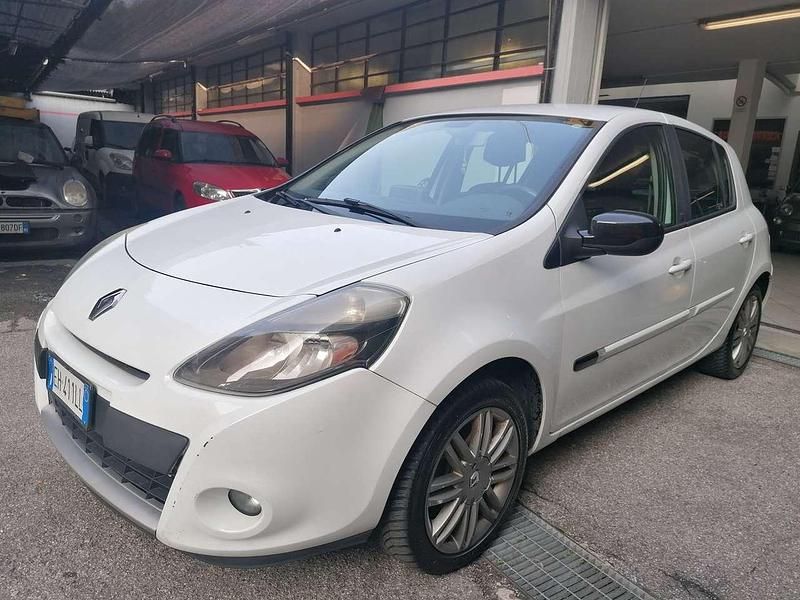 Usado Renault Clio II Dynamique 111 CV (81 kW) 2011 Blanco Berlina