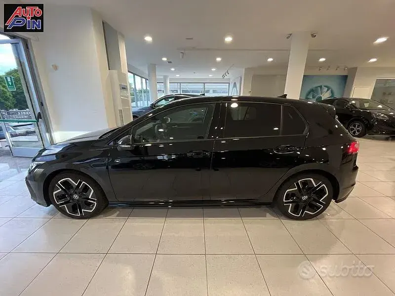 Usata VW Golf VIII R-line Plus 150 CV (110 kW) 2025 Nero Berlina