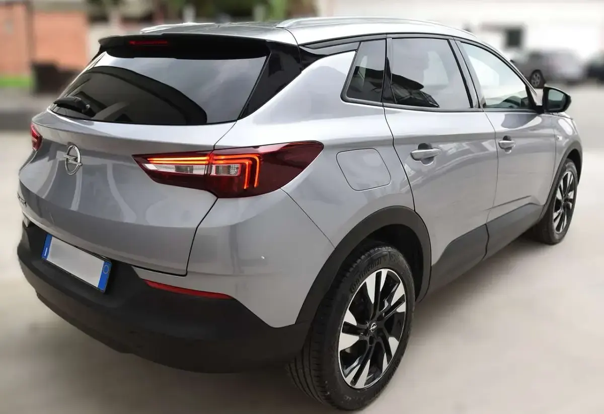 Usata Opel Grandland X Innovation 131 CV (96 kW) 2020 Quartz grey SUV