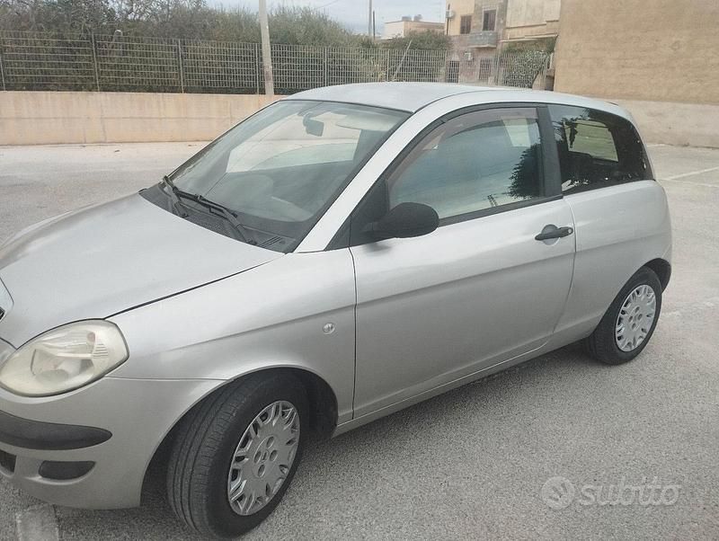 Usata Lancia Ypsilon 75 CV (55 kW) 2006 Grigio Utilitaria