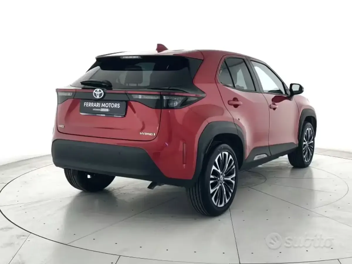 Usata Toyota Yaris Cross Lounge 116 CV (85 kW) 2022 Rosso SUV