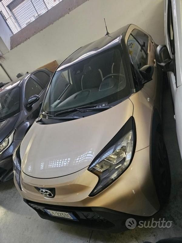 Usata Toyota Aygo X Trend 72 CV (52 kW) 2025 Beige SUV