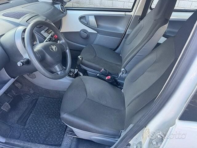 Usata Toyota Aygo 67 CV (49 kW) 2011 Utilitaria