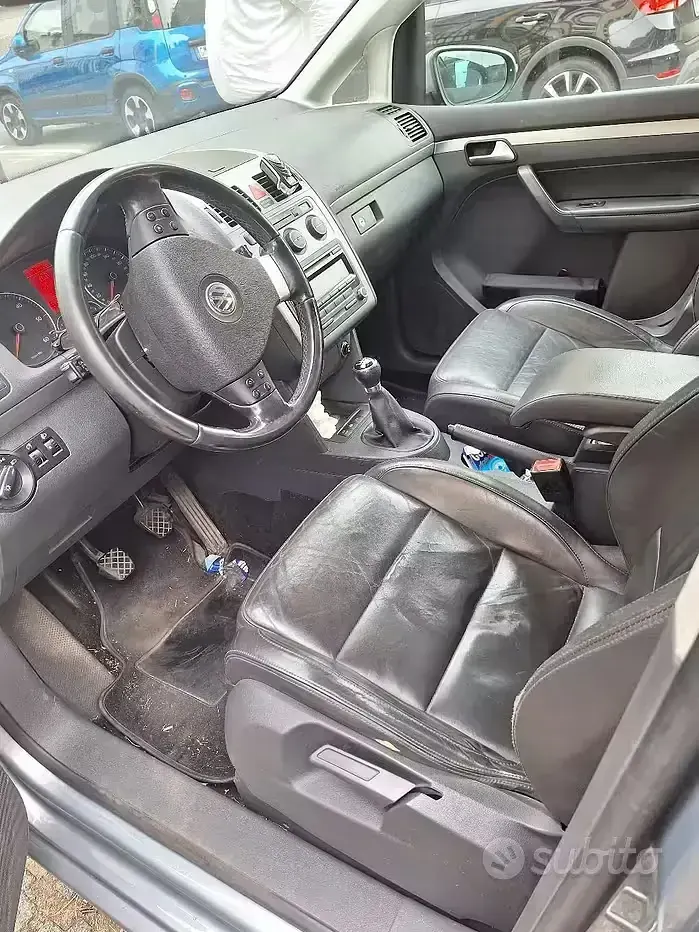 Usata VW Touran Highline 105 CV (77 kW) 2010 Grigio Monovolume