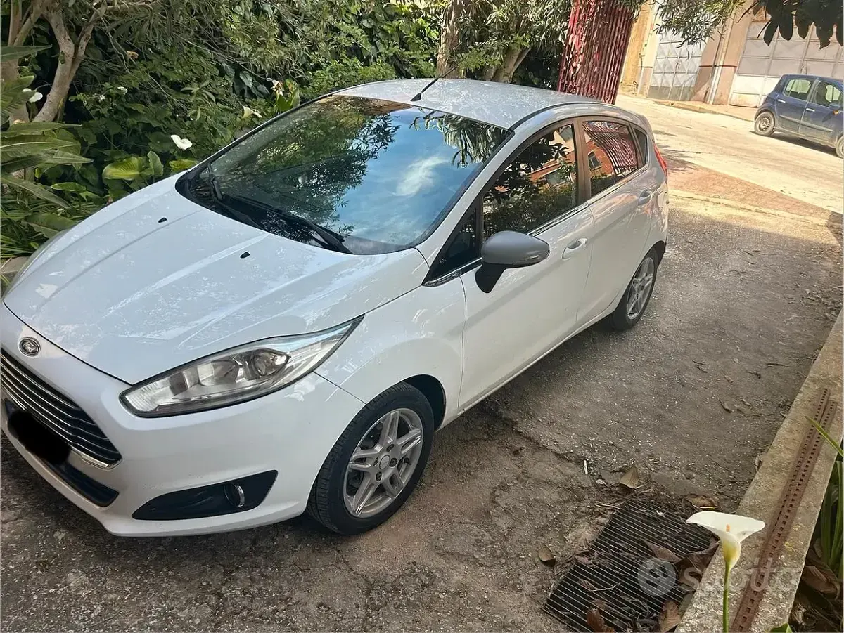 Usata Ford Fiesta 75 CV (55 kW) 2014 Bianco Utilitaria