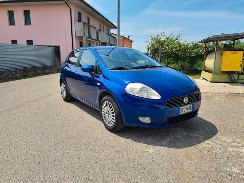 Usata 2007 Fiat Grande Punto Due volumi | 3200 € (Cara) - Immagine 1/4