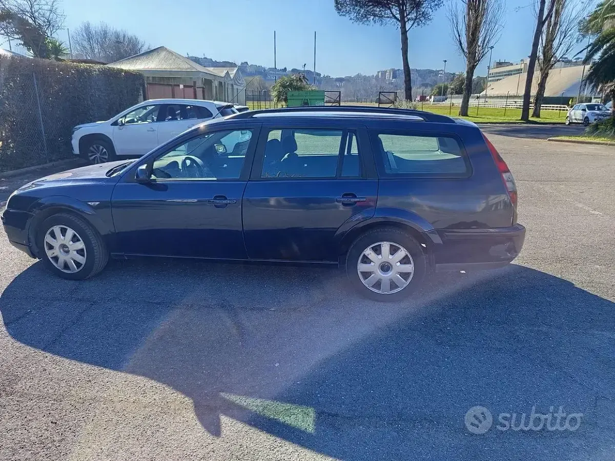 Usata Ford Mondeo 131 CV (96 kW) 2005 Blu Station wagon