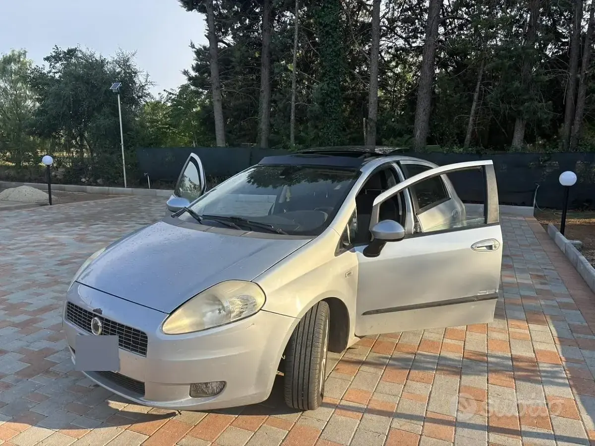 Usata Fiat Grande Punto Dynamic 90 CV (66 kW) 2007 Grigio Utilitaria