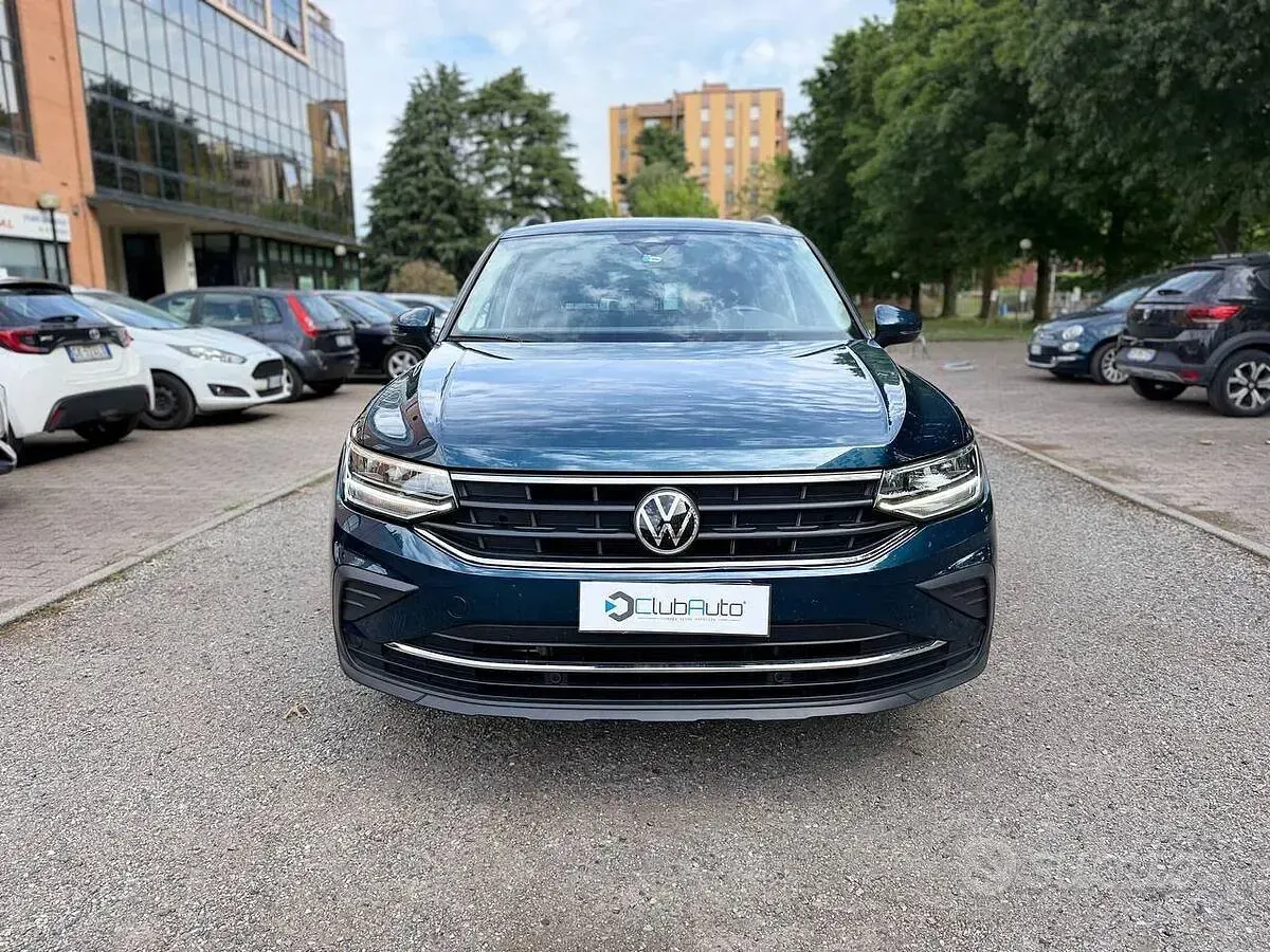 Usata VW Tiguan Life 131 CV (96 kW) 2021 Verde SUV