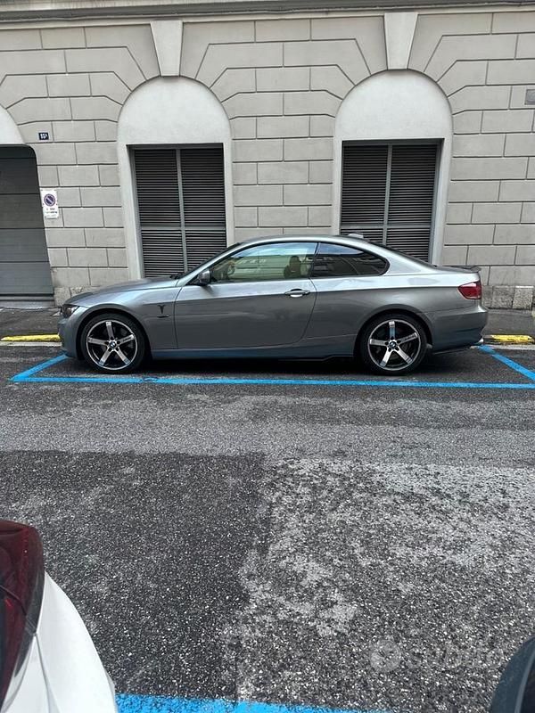 Usata BMW 325 197 CV (144 kW) 2009 Grigio Station wagon