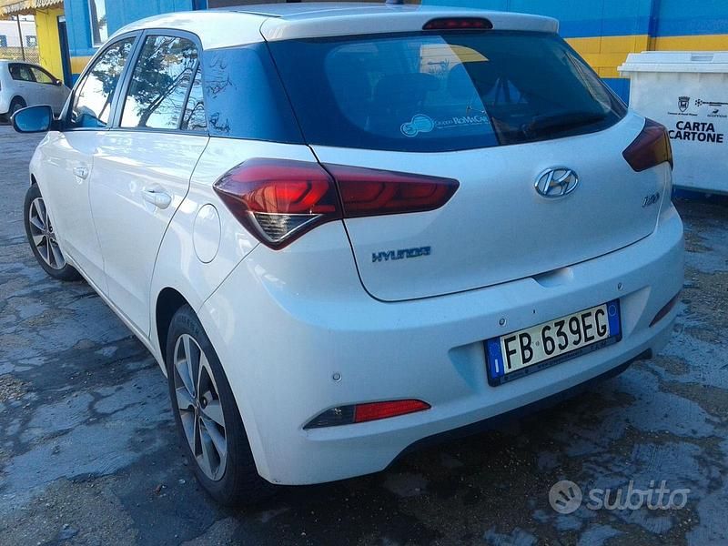 Usata Hyundai i20 Turbo 75 CV (55 kW) 2015 Berlina