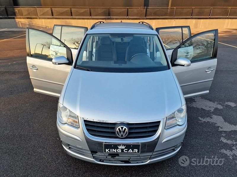 Grigio Usata 2009 VW Touran Highline Monovolume | 6800 € (Molto cara) - Immagine 1/4