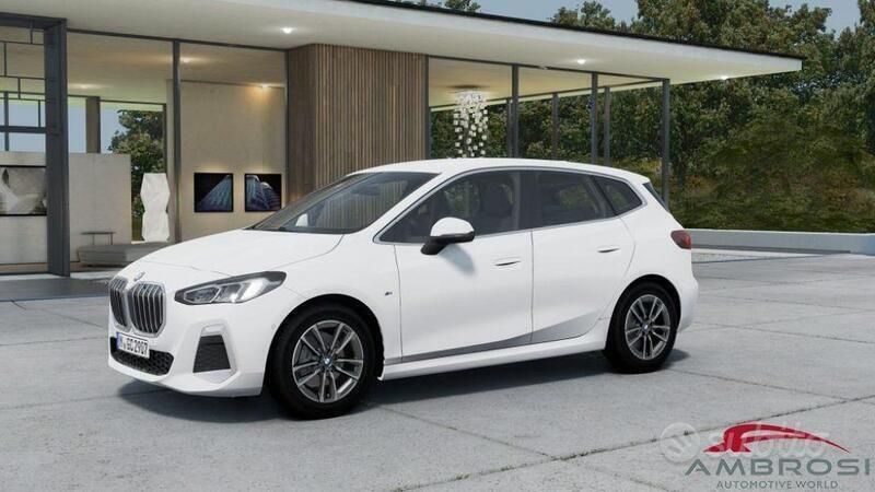 Bianco Usata 2024 BMW 220 Active Tourer M Sport Monovolume | 36.065 € - Immagine 1/4