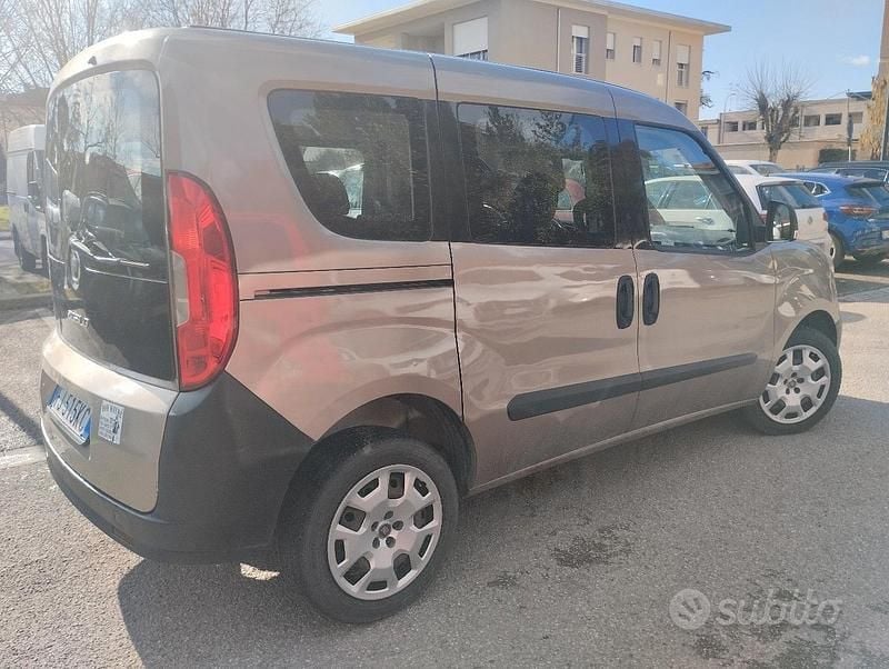 Usata Fiat Doblò 95 CV (69 kW) 2017 Marrone Monovolume