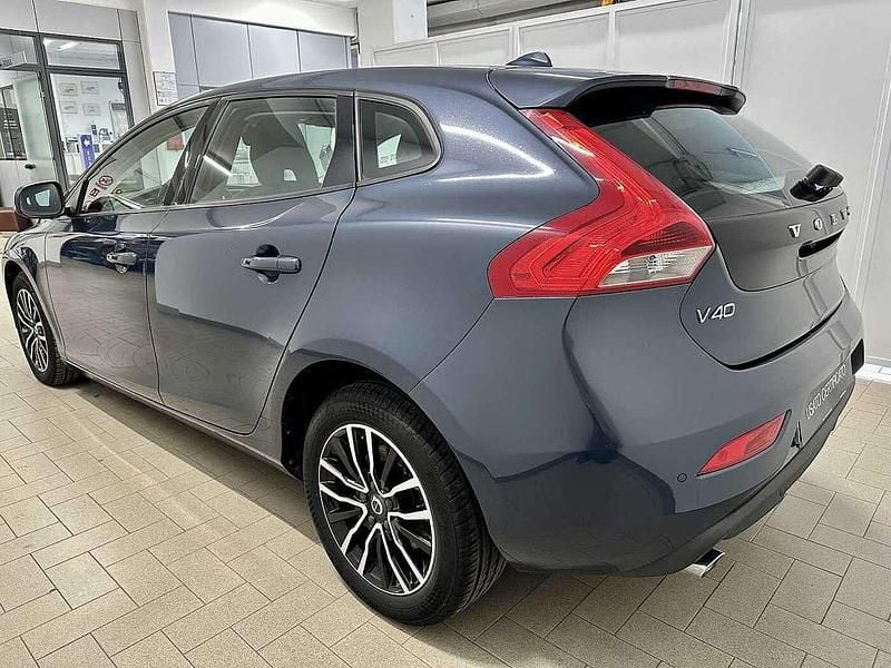 Usata Volvo V40 Plus 120 CV (88 kW) 2019 Blu Station wagon