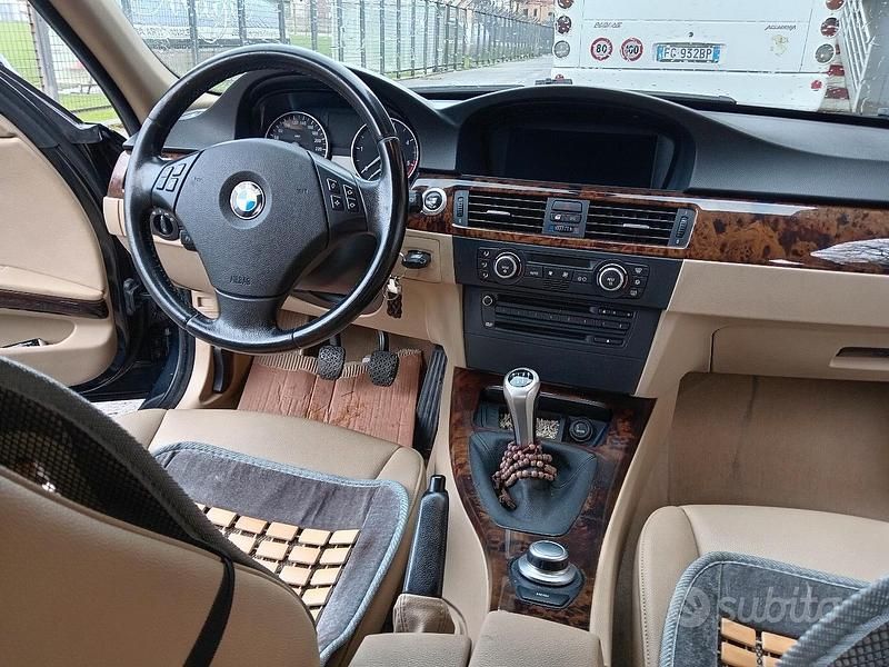 Usata BMW 320 177 CV (130 kW) 2007 Nero Station wagon