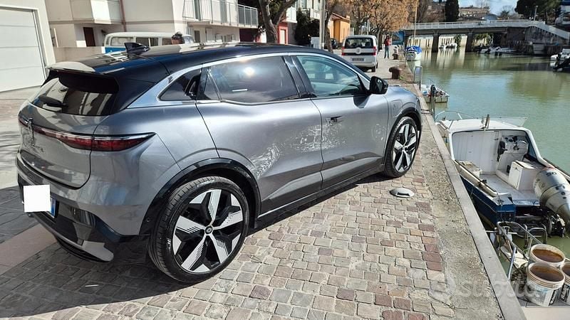 Usata Renault Megane E-Tech Techno 60 kW (82 CV) 2023 Grigio Station wagon