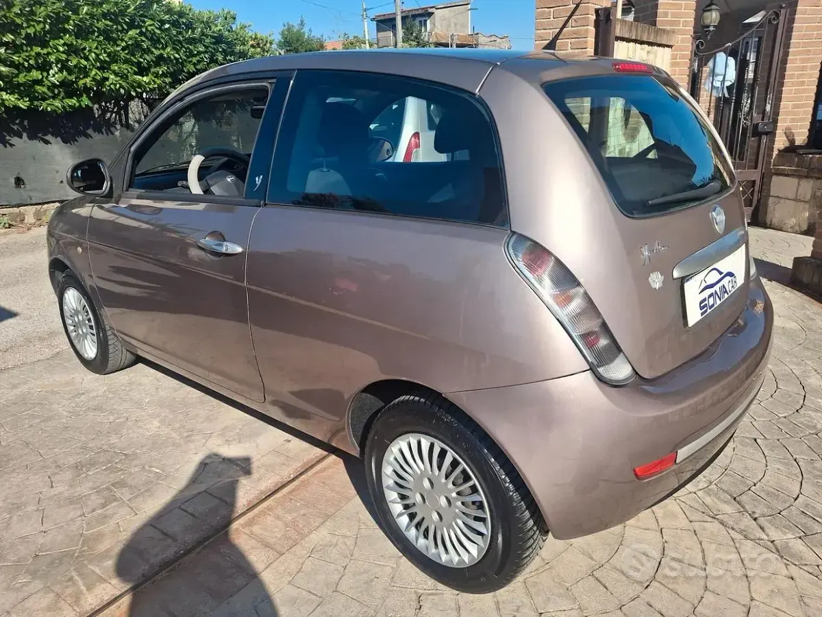 Usata Lancia Ypsilon 60 CV (44 kW) 2010 Grigio Utilitaria