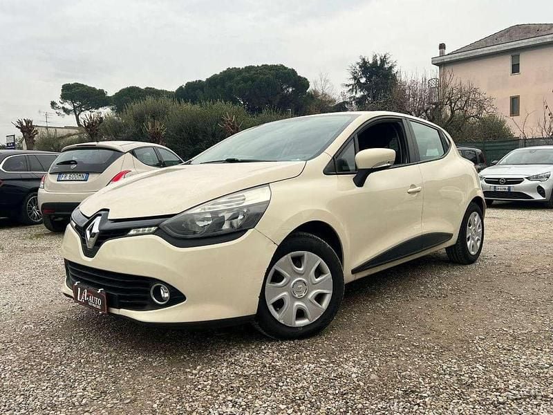 Usata Renault Clio IV 75 CV (55 kW) 2015 Beige Berlina
