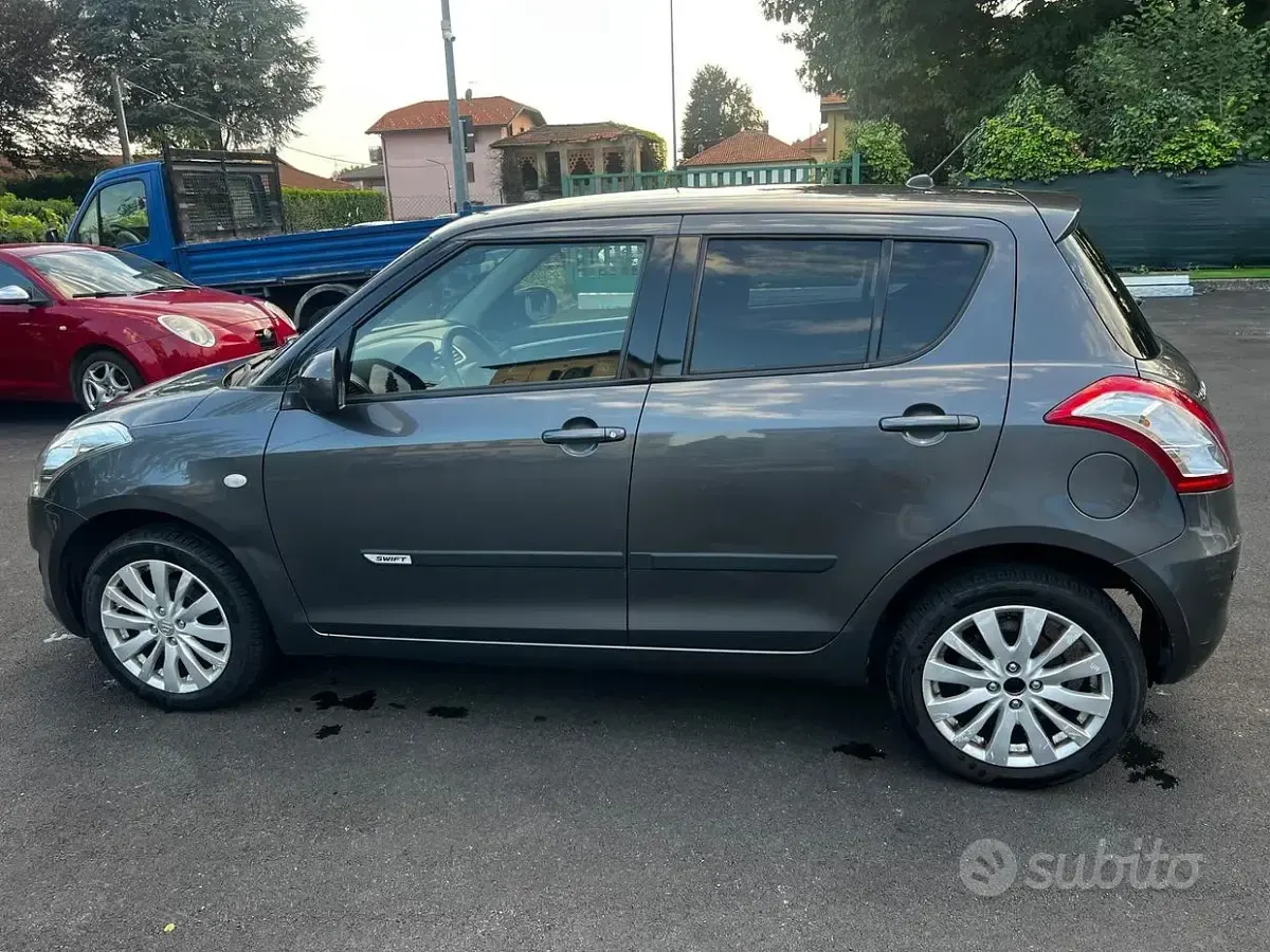Usata Suzuki Swift 94 CV (69 kW) 2013 Grigio Utilitaria
