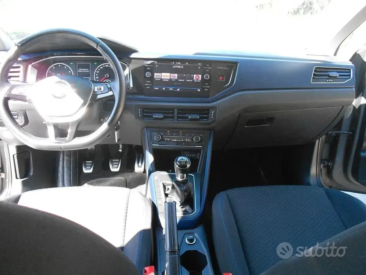 Usata VW Polo 95 CV (69 kW) 2021 Grigio Utilitaria