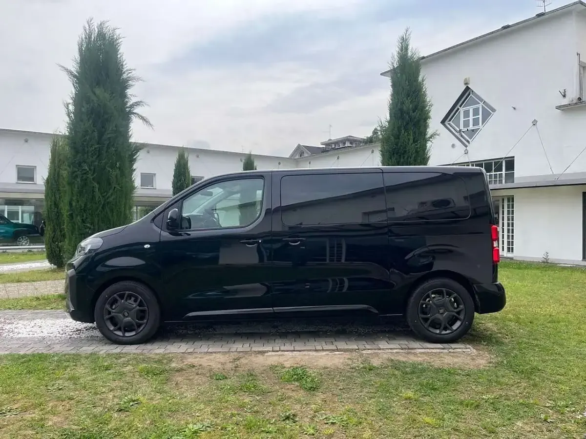 Usata Fiat Ulysse 131 kW (179 CV) 2025 Nero cinema Monovolume
