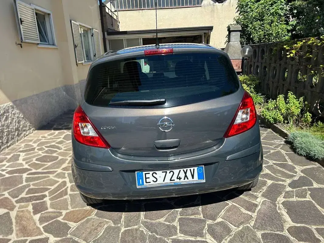 Usata Opel Corsa Edition 86 CV (63 kW) 2013 Grigio Utilitaria