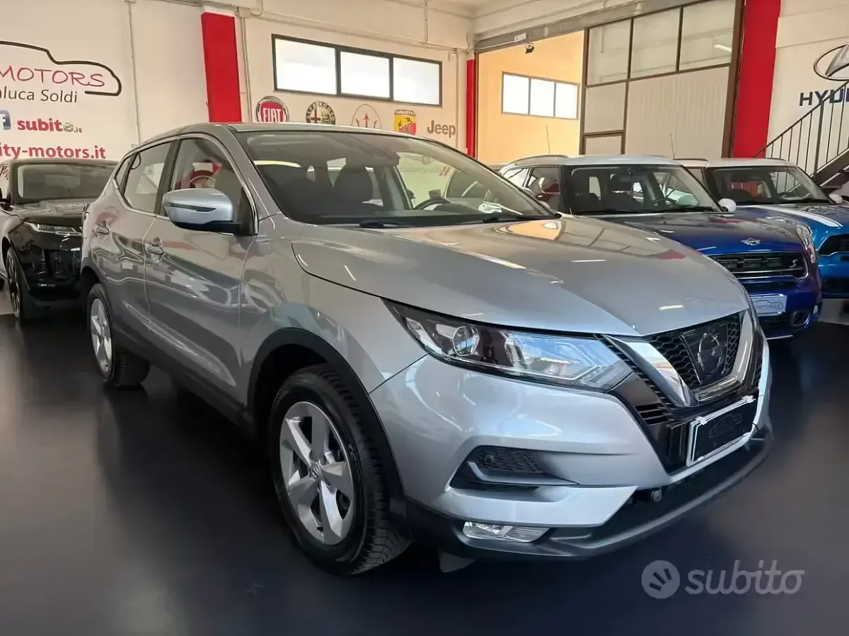 Usata Nissan Qashqai Acenta 110 CV (80 kW) 2018 Grigio SUV