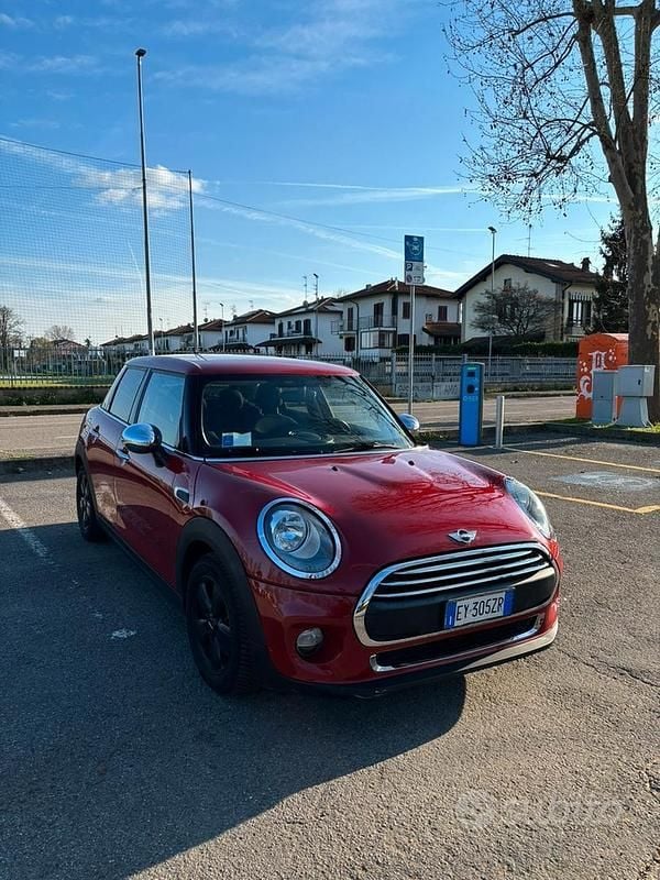 Usata Mini ONE 102 CV (75 kW) 2015 Rosso Utilitaria