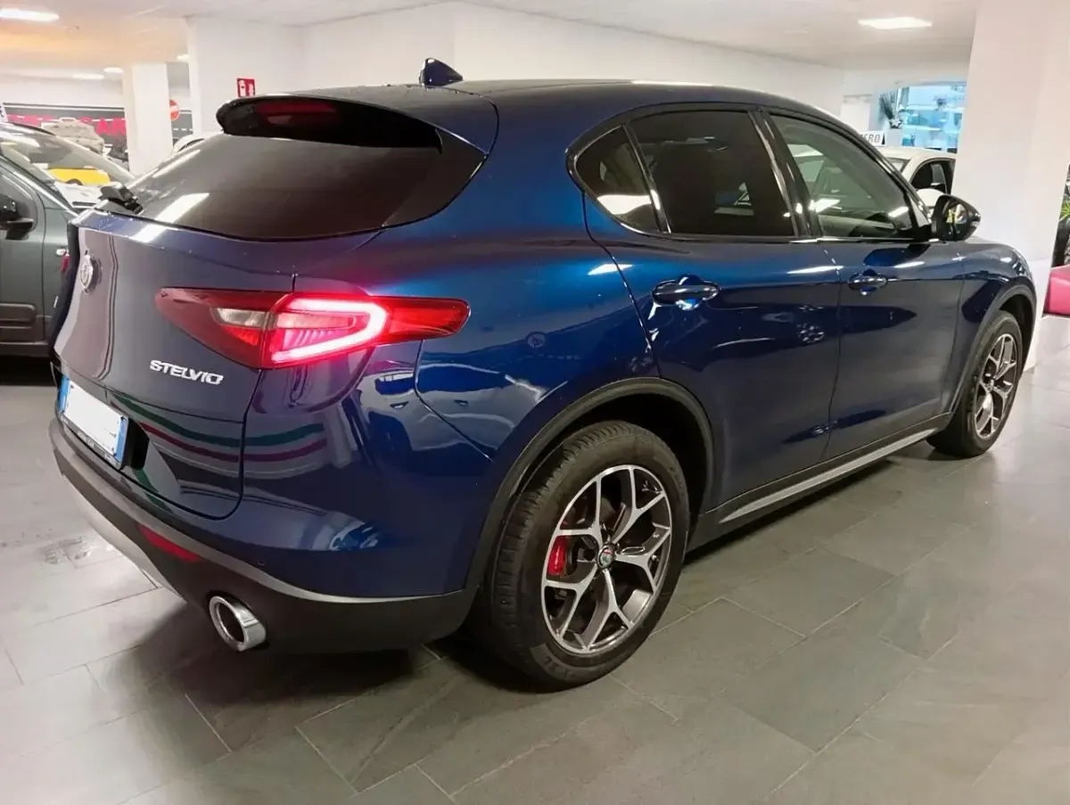 Usata Alfa Romeo Stelvio Executive 210 CV (154 kW) 2019 Blu SUV