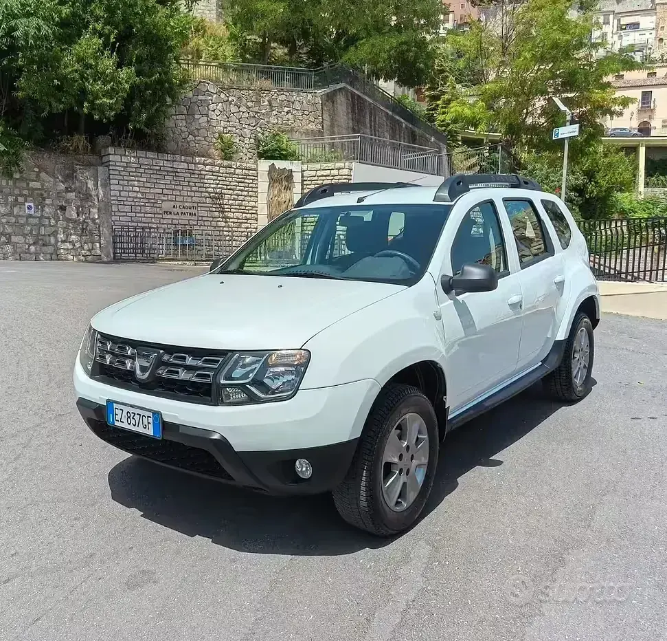 Usata Dacia Duster Lauréate 101 CV (74 kW) 2015 Bianco SUV