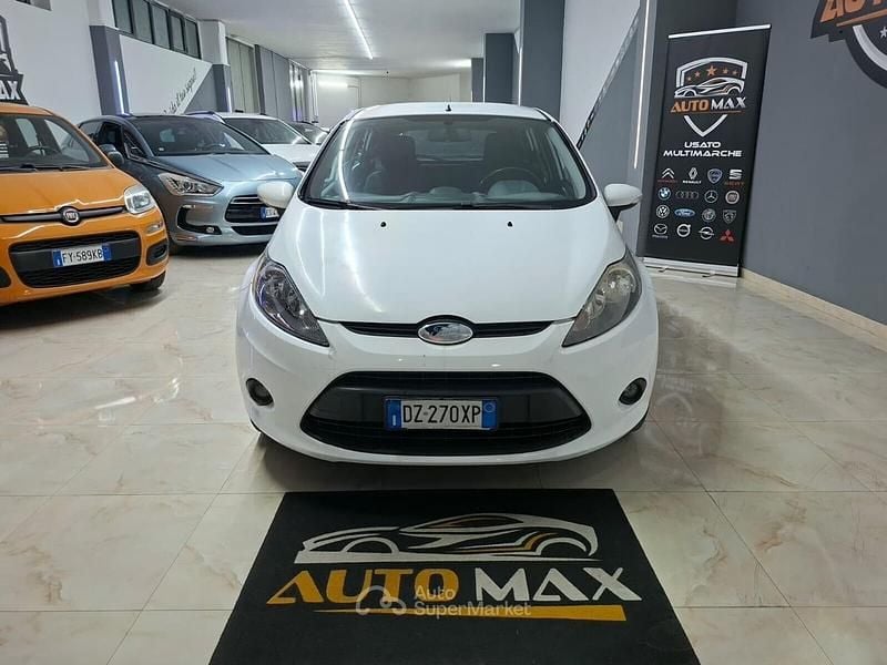 Usata Ford Fiesta 68 CV (50 kW) 2009 Bianco Utilitaria