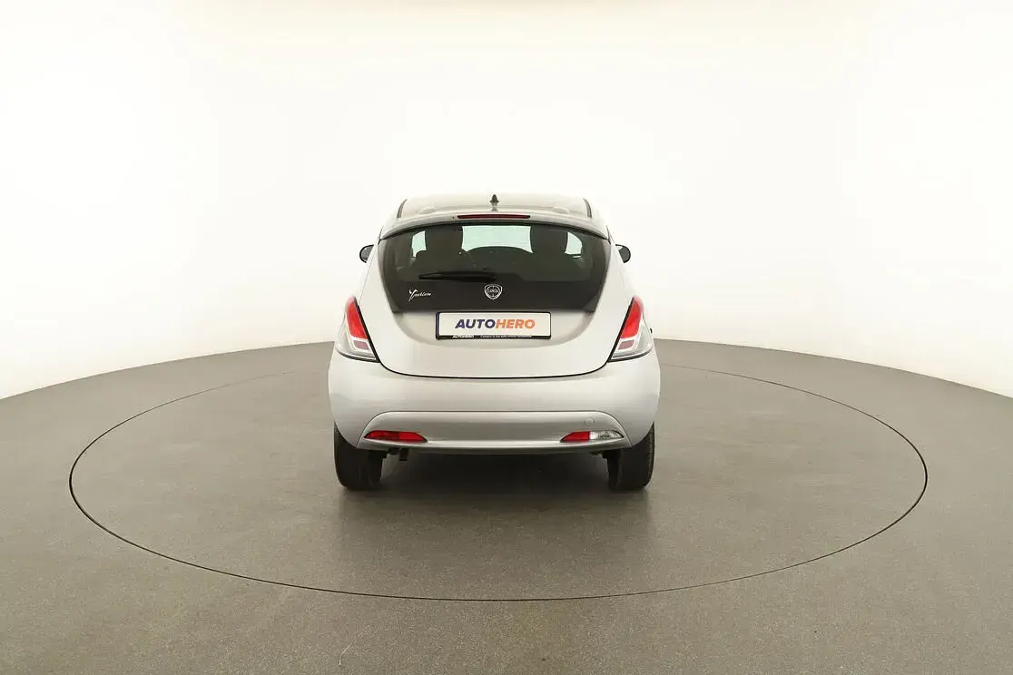 Usata Lancia Ypsilon Silver 70 CV (51 kW) 2017 Argento Utilitaria