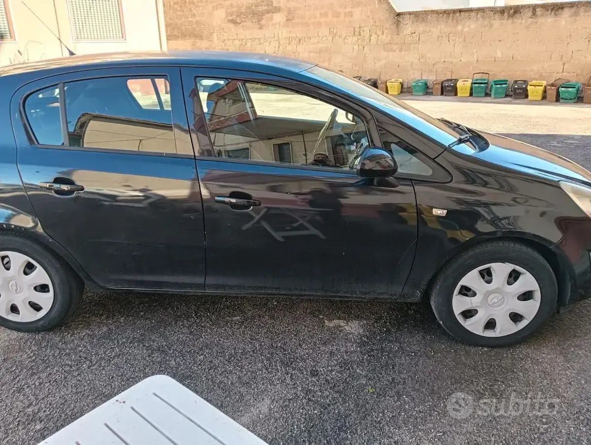 Usata Opel Corsa Cosmo 90 CV (66 kW) 2011 Nero Utilitaria