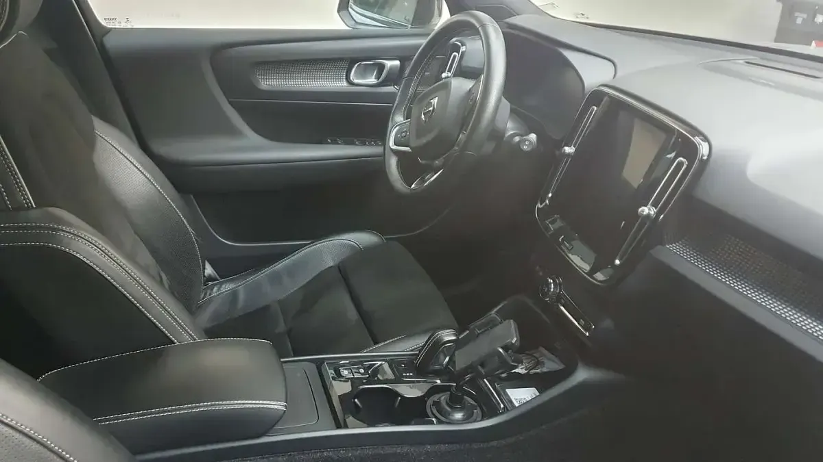 Usata Volvo XC40 R-Design 190 CV (139 kW) 2019 Grigio SUV