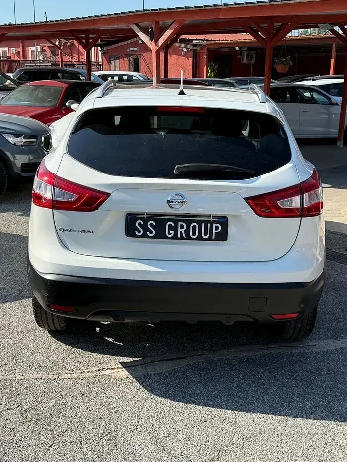 Usata Nissan Qashqai Tekna 131 CV (96 kW) 2016 Bianco SUV