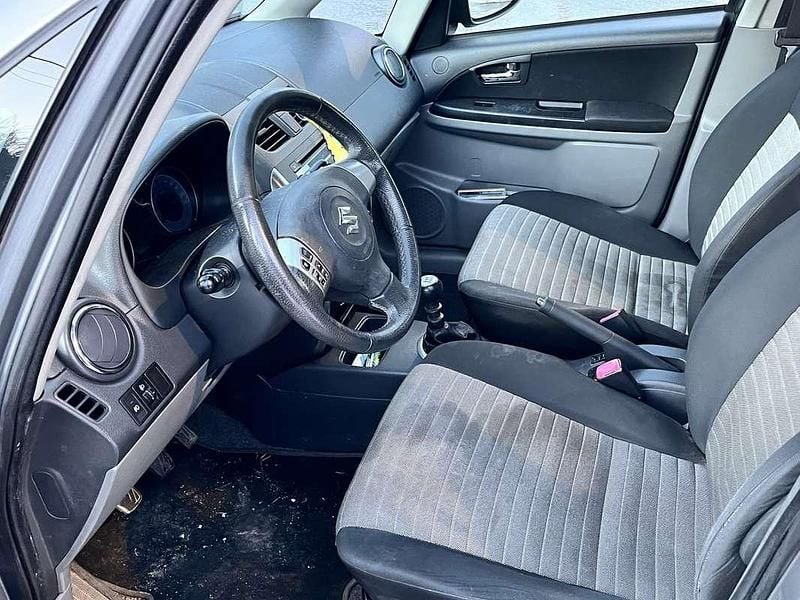 Second-hand Suzuki SX4 GLX 135 CP (99 kW) 2011 SUV