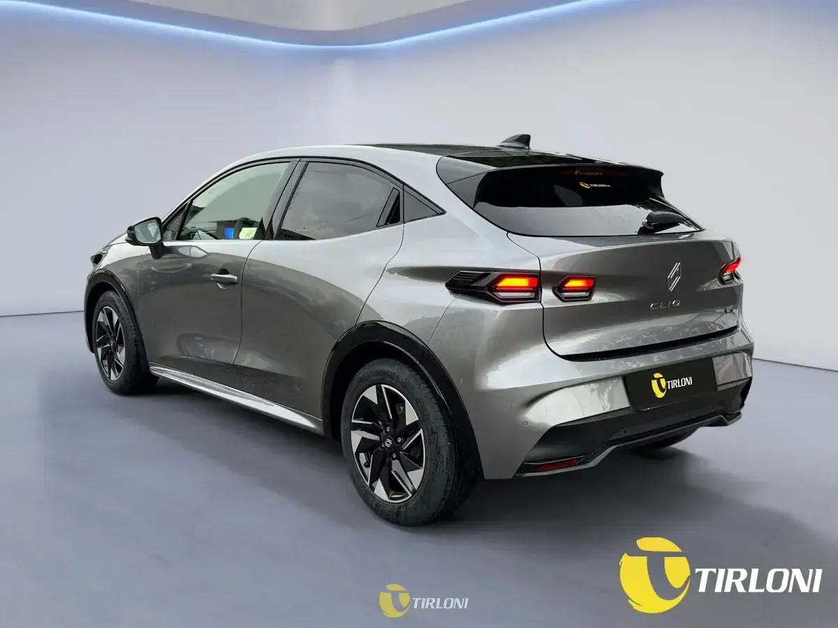 Usata Renault Clio Techno 160 CV (117 kW) 2025 Grigio Utilitaria