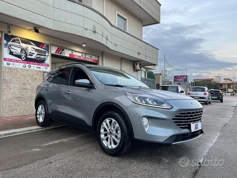 Usata Ford Kuga 120 CV (88 kW) 2022 Grigio SUV