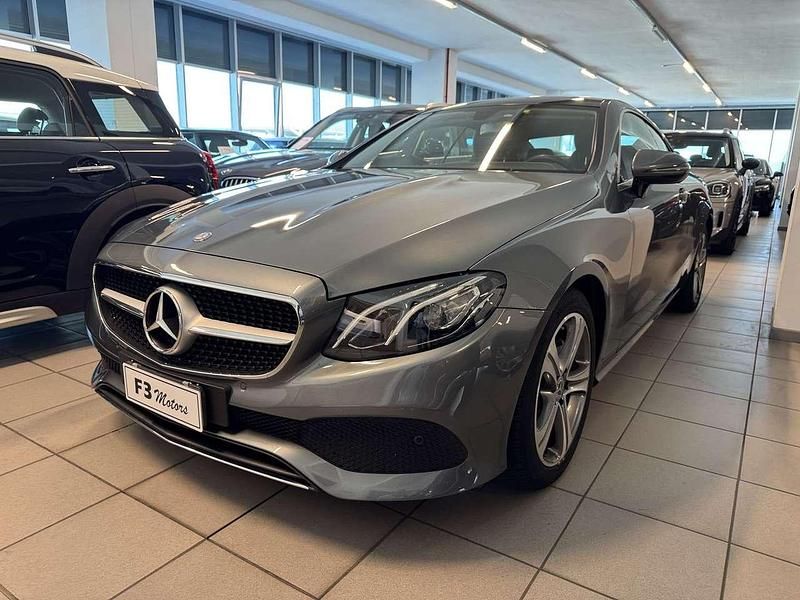 Grigio Usata 2019 Mercedes E220 Business Coupé | 32.900 € (Buon prezzo) - Immagine 1/4