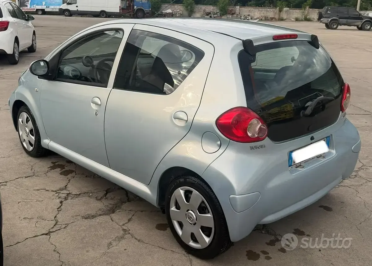 Usata Toyota Aygo 68 CV (50 kW) 2008 Marrone Utilitaria
