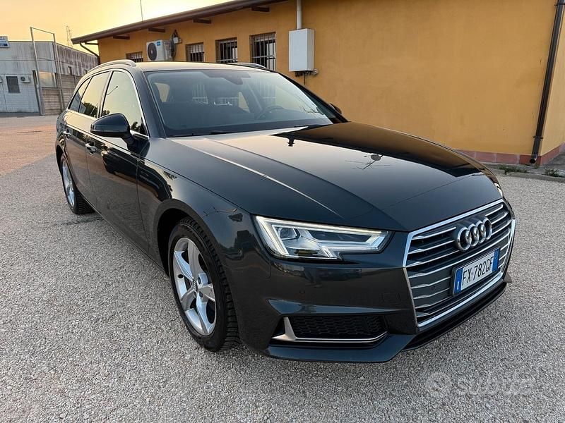 Begagnad Audi A4 S-Line 150 HK (110 kW) 2019 Svart Kombi