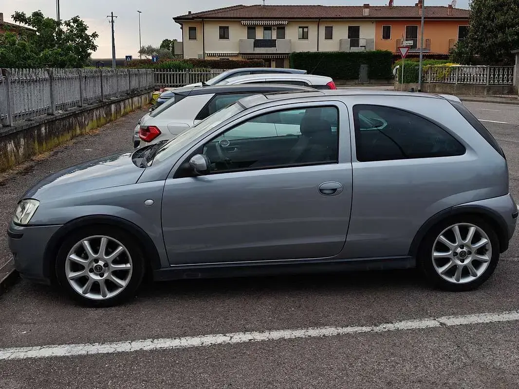 Usata Opel Corsa 90 CV (66 kW) 2006 Grigio Utilitaria