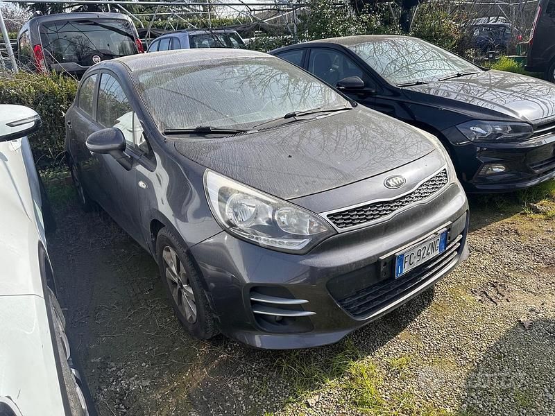 Usata Kia Rio City 84 CV (61 kW) 2016 Grigio Utilitaria